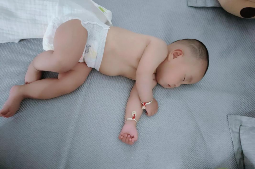 广饶三个月宝宝抬头不稳